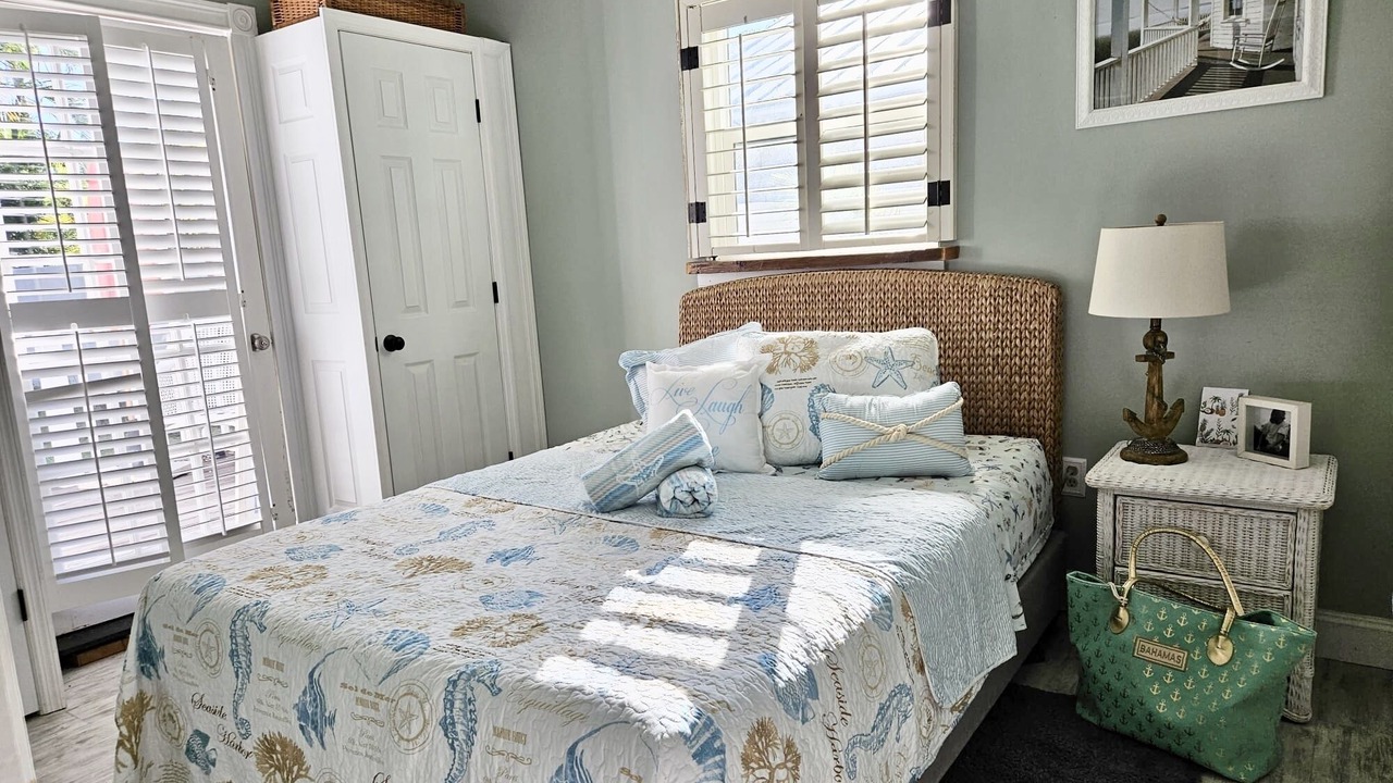 Photo of Bedroom in Naples Park
