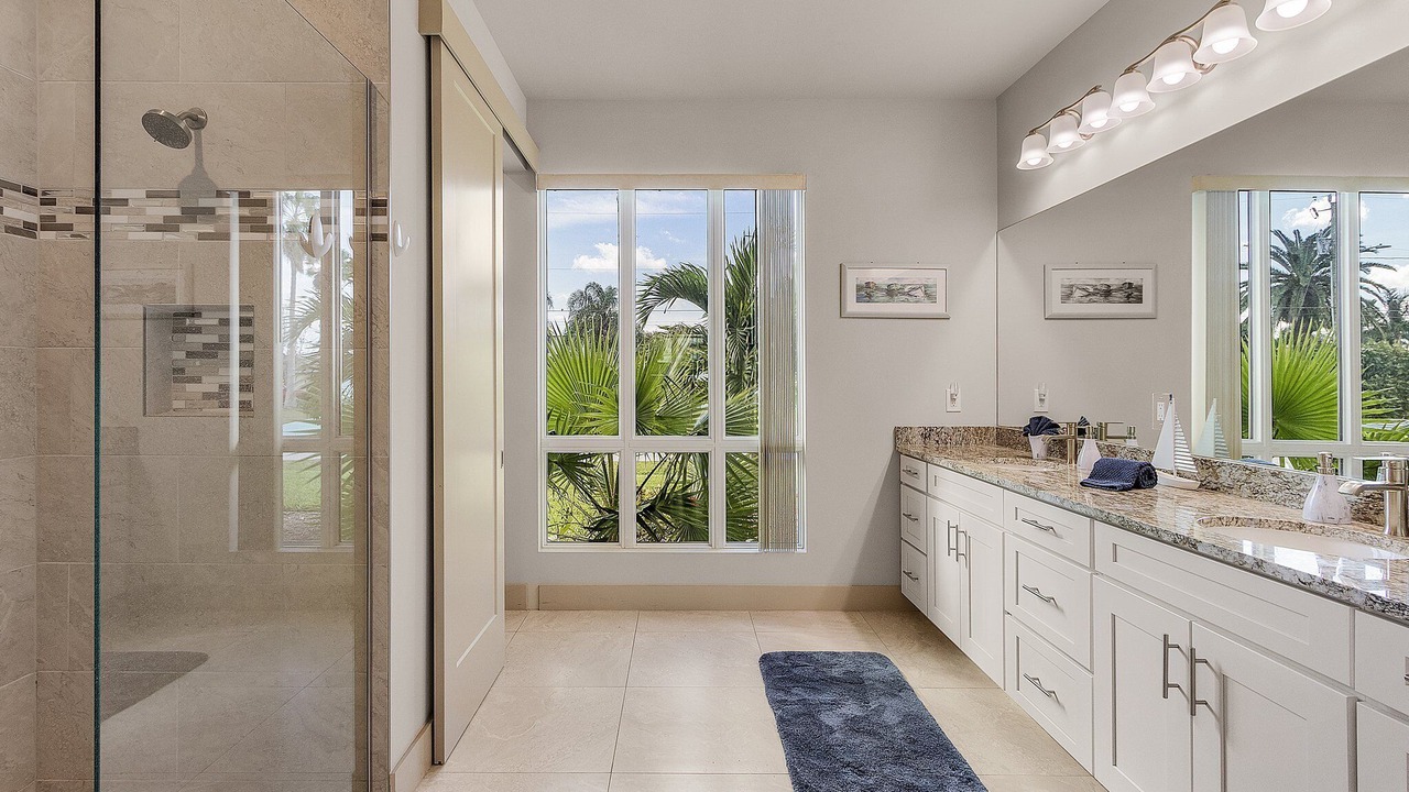 Photo of Bathroom in Caloosahatchee