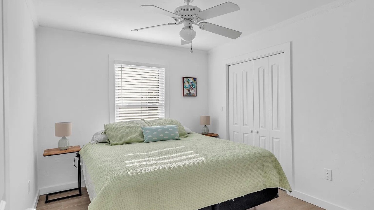Photo of Bedroom in Venetian Shores