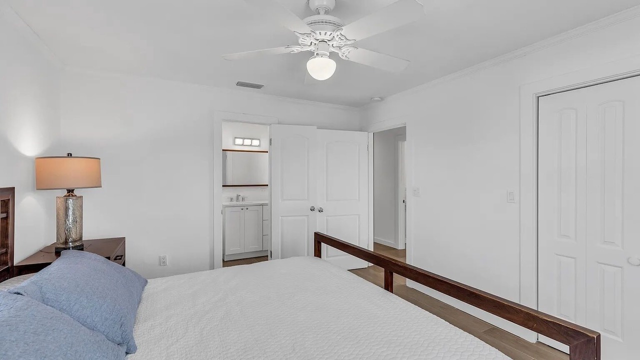 Photo of Bedroom in Venetian Shores