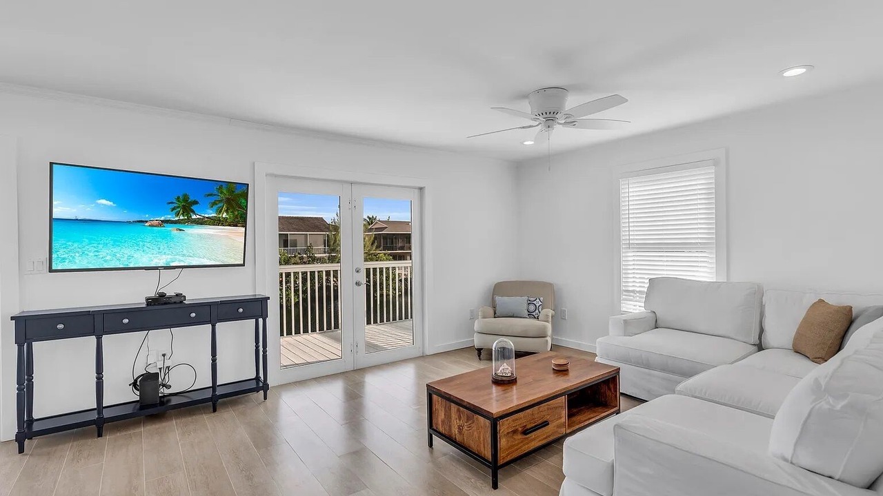 Photo of Livingroom in Venetian Shores