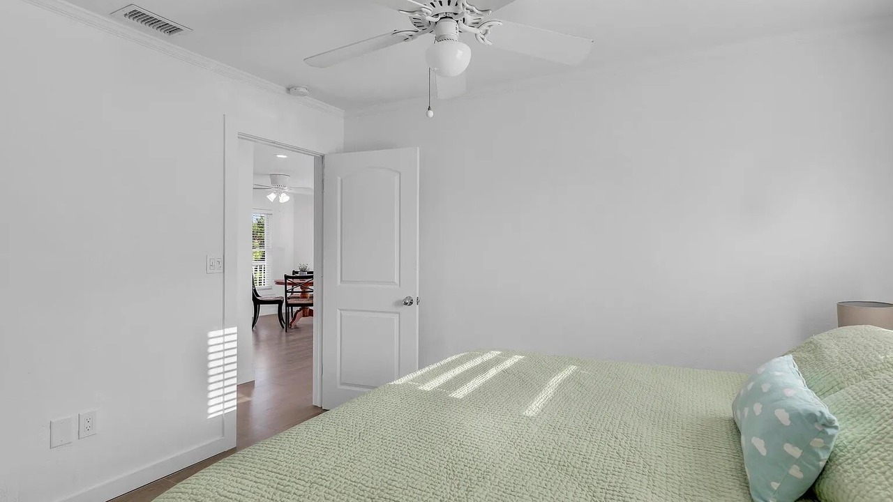 Photo of Bedroom in Venetian Shores