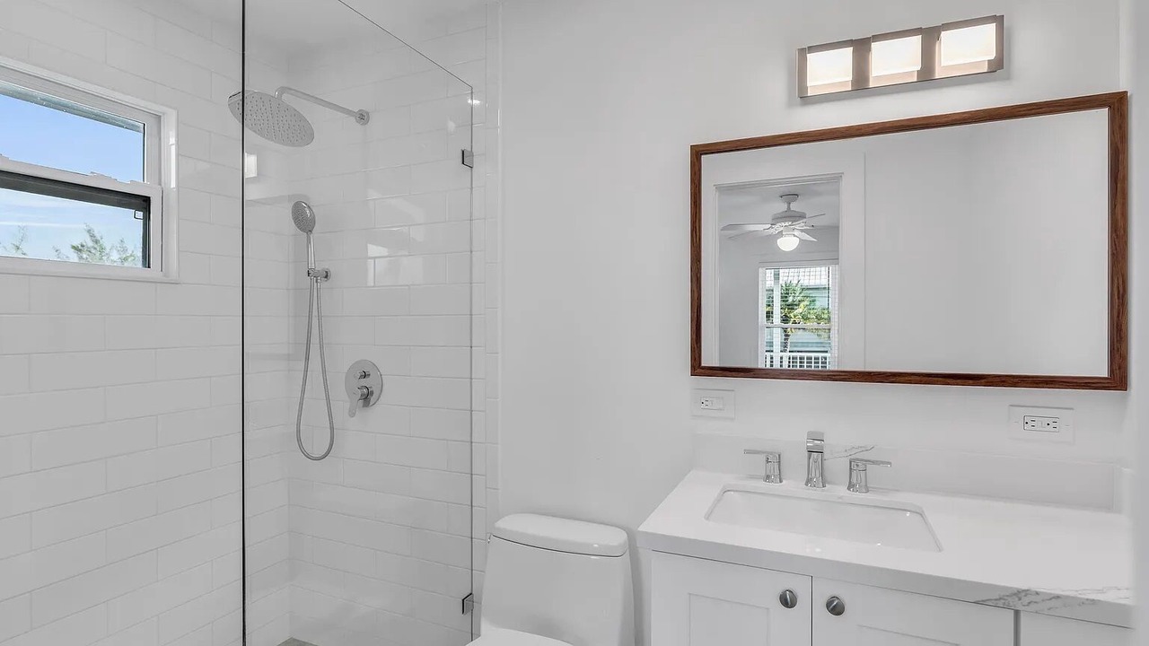 Photo of Bathroom in Venetian Shores