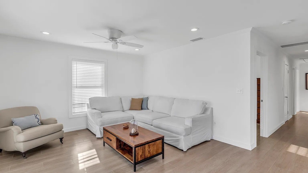 Photo of Livingroom in Venetian Shores