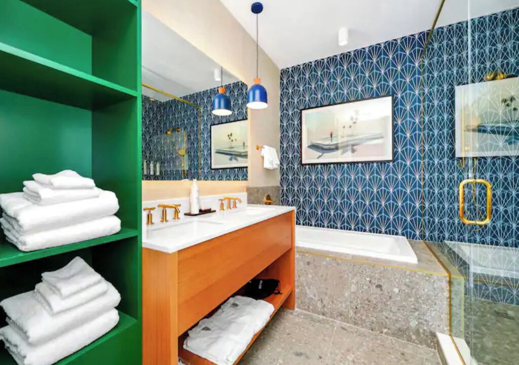 Photo of Bathroom in Bay Lake