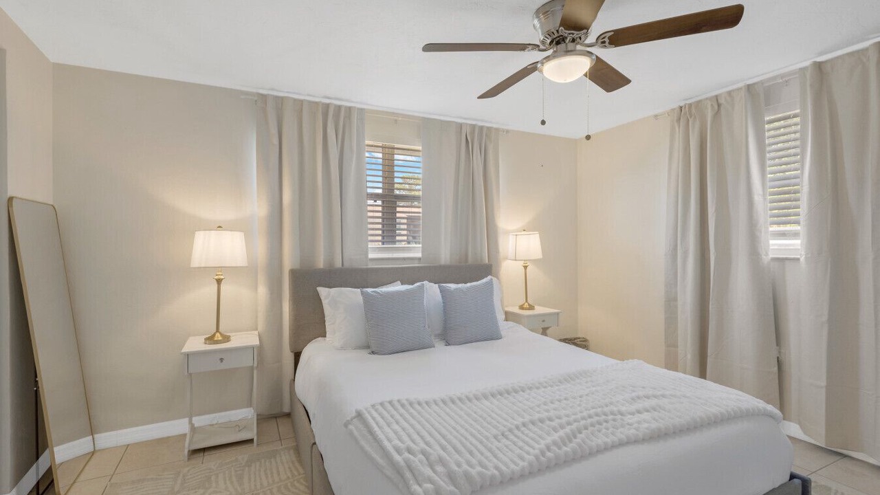 Photo of Bedroom in Gulf Gate Estates