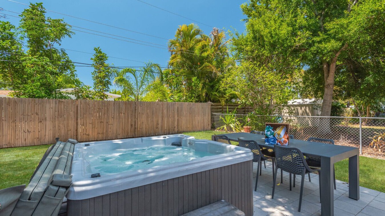 Photo of Outdoor in Gulf Gate Estates
