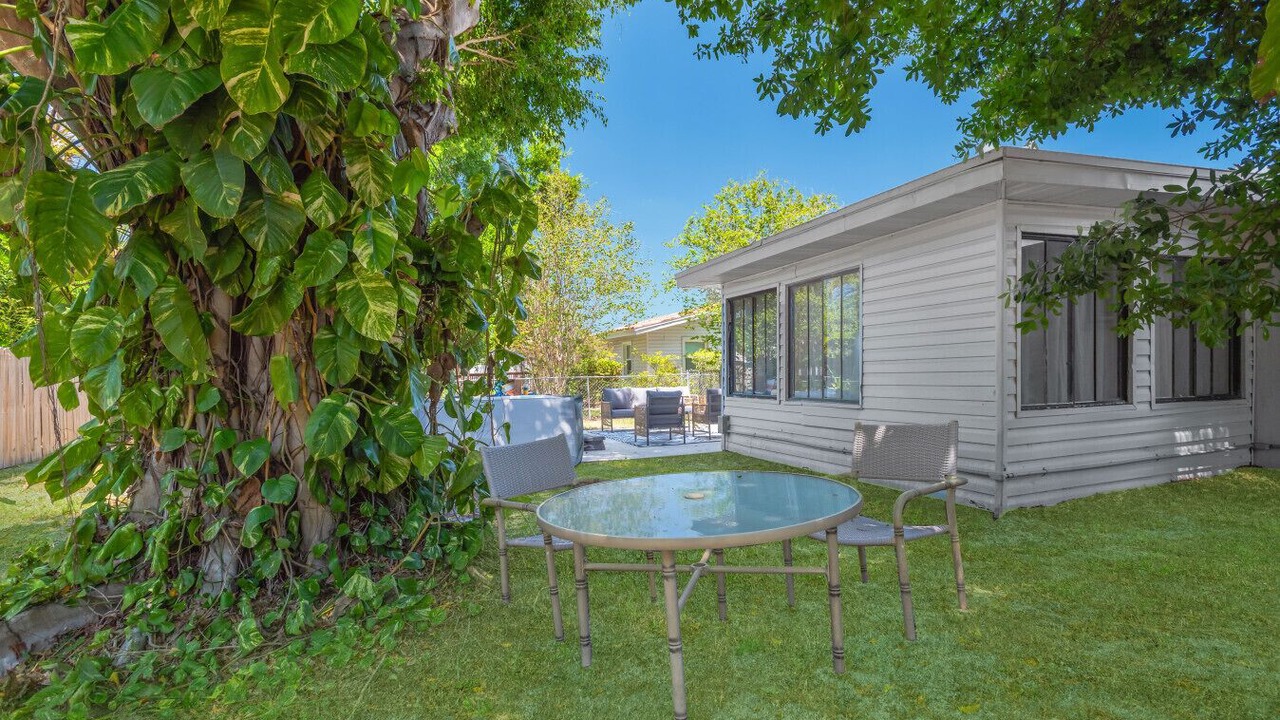 Photo of Outdoor in Gulf Gate Estates