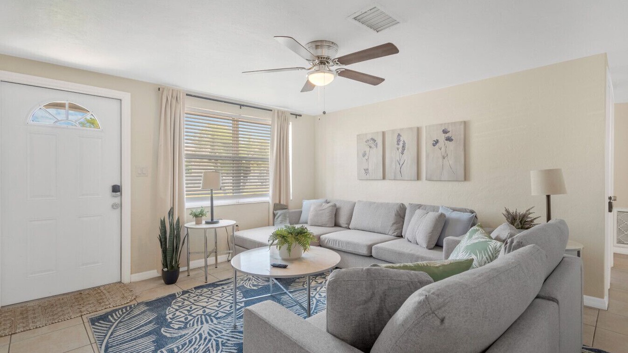 Photo of Livingroom in Gulf Gate Estates