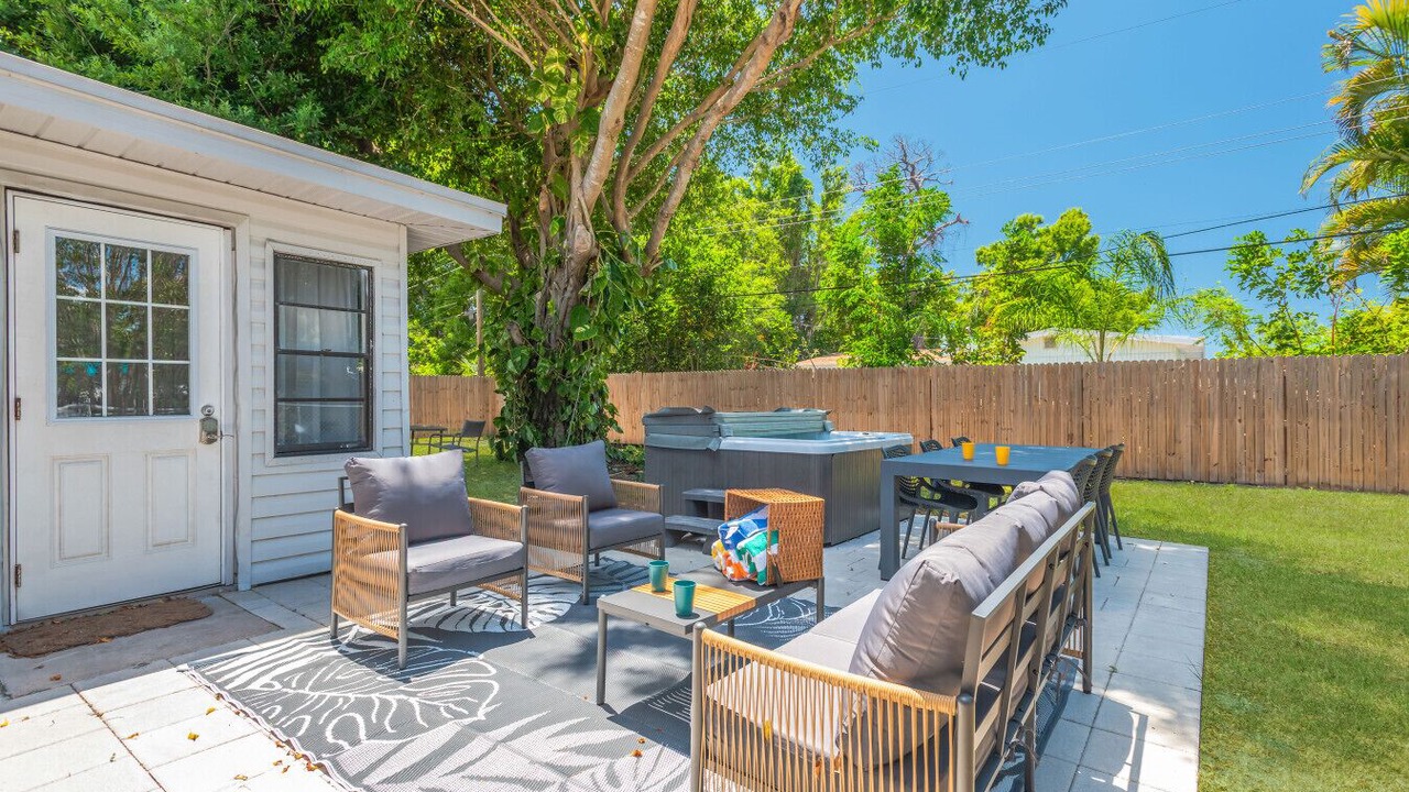 Photo of Outdoor in Gulf Gate Estates