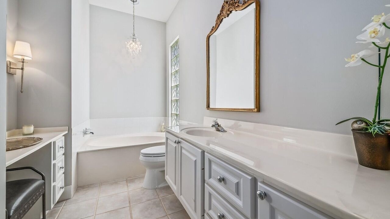 Photo of Bathroom in RiverWalk