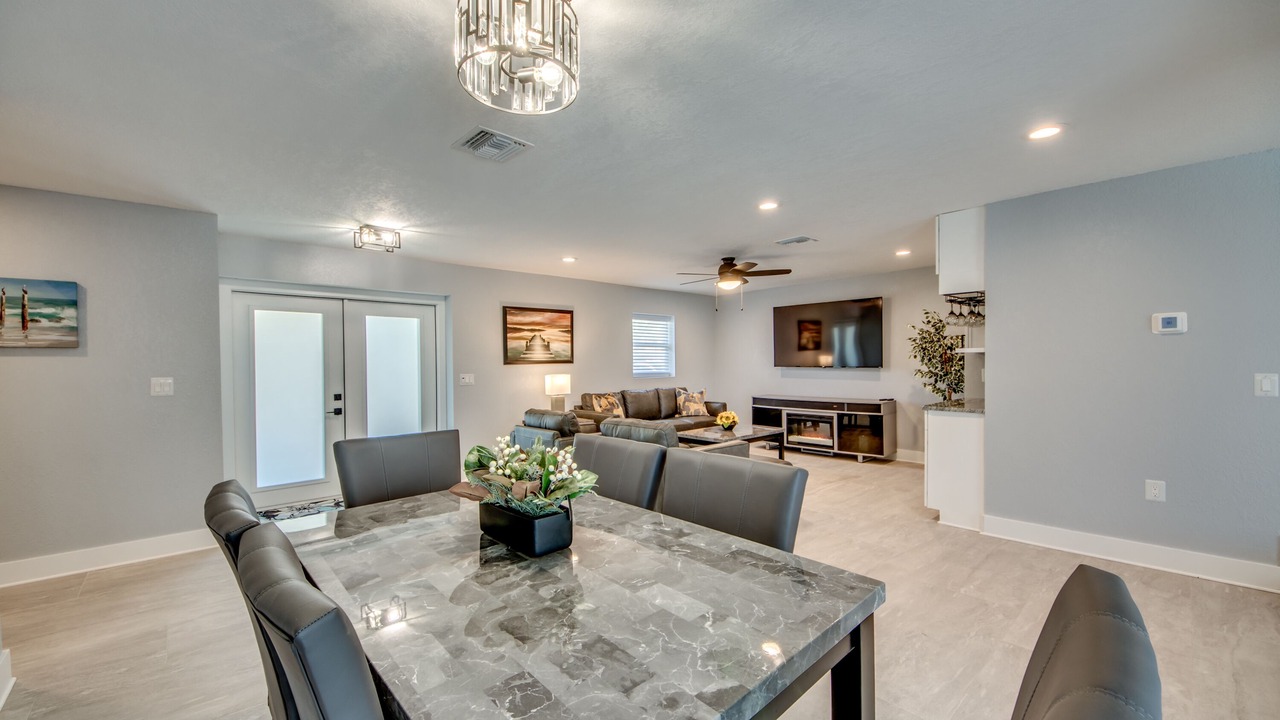 Photo of Livingroom in Yacht Club