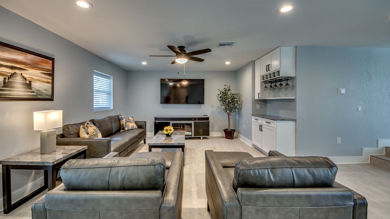Photo of Livingroom in Yacht Club
