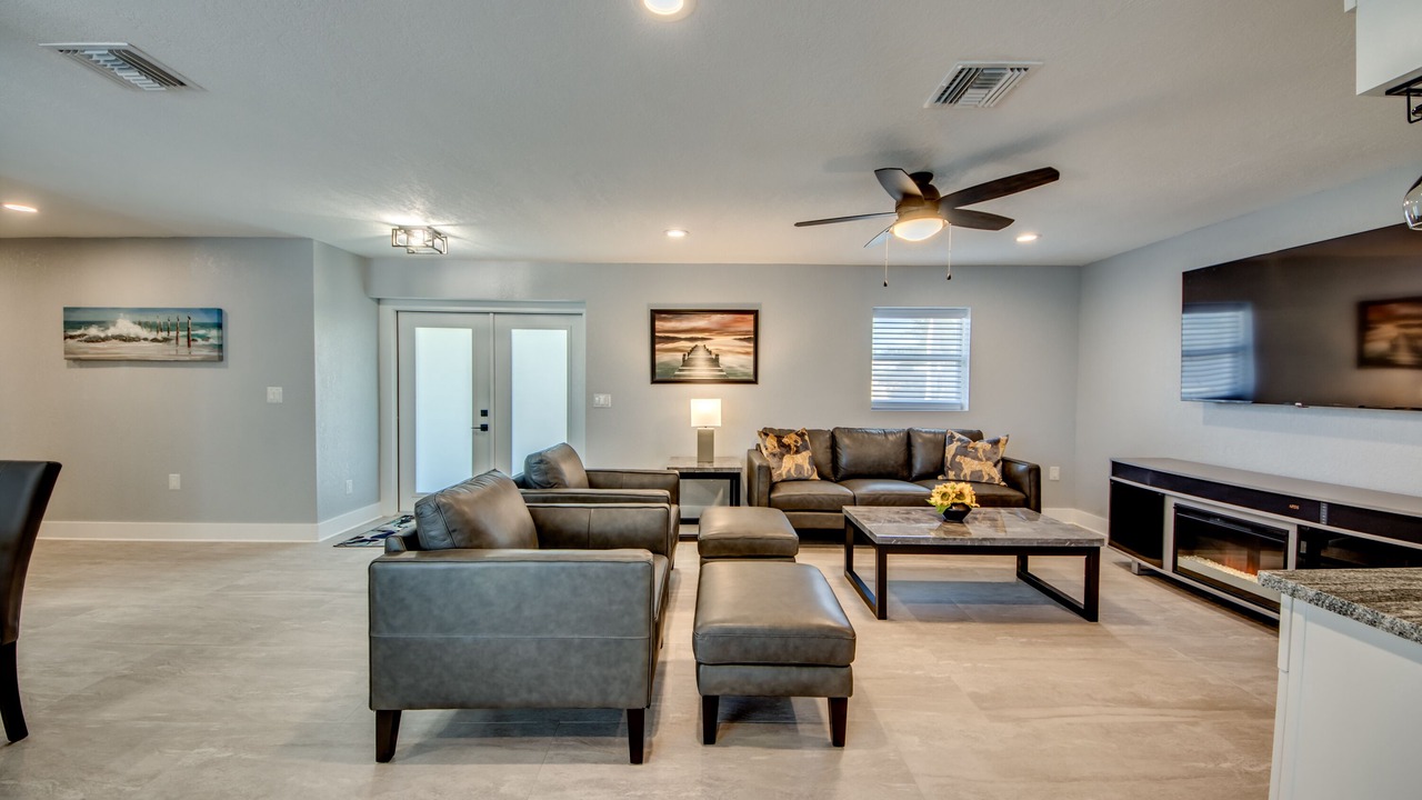Photo of Livingroom in Yacht Club