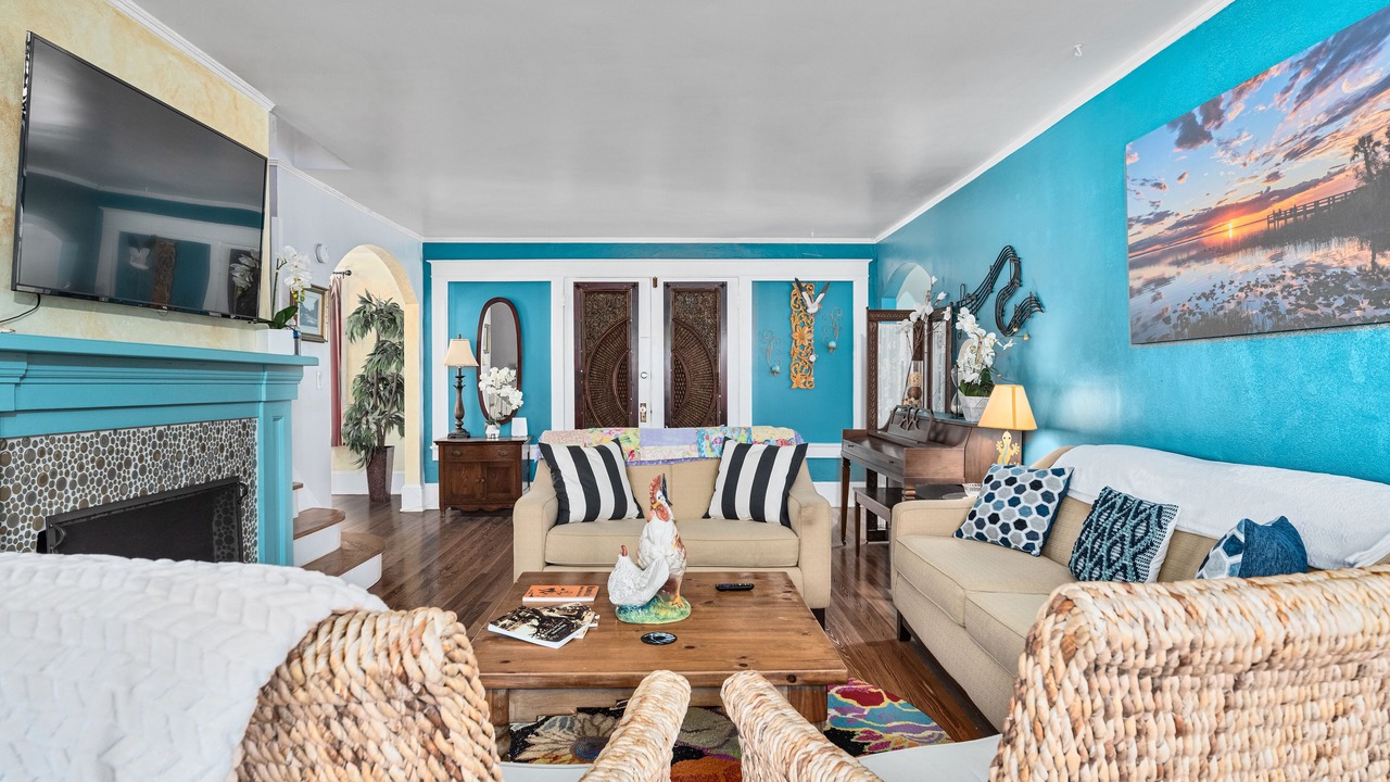 Photo of Livingroom in Historic Downtown Melbourne