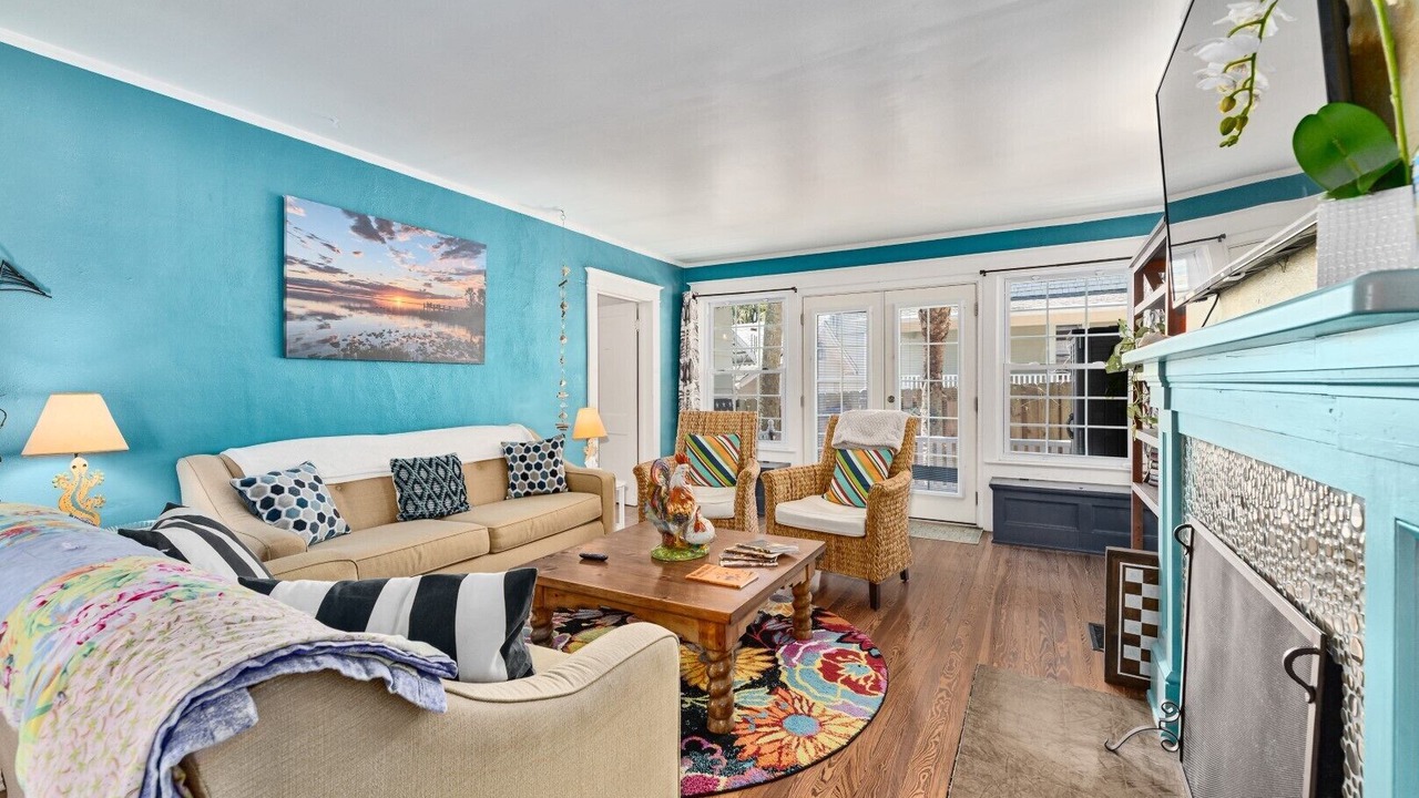 Photo of Livingroom in Historic Downtown Melbourne
