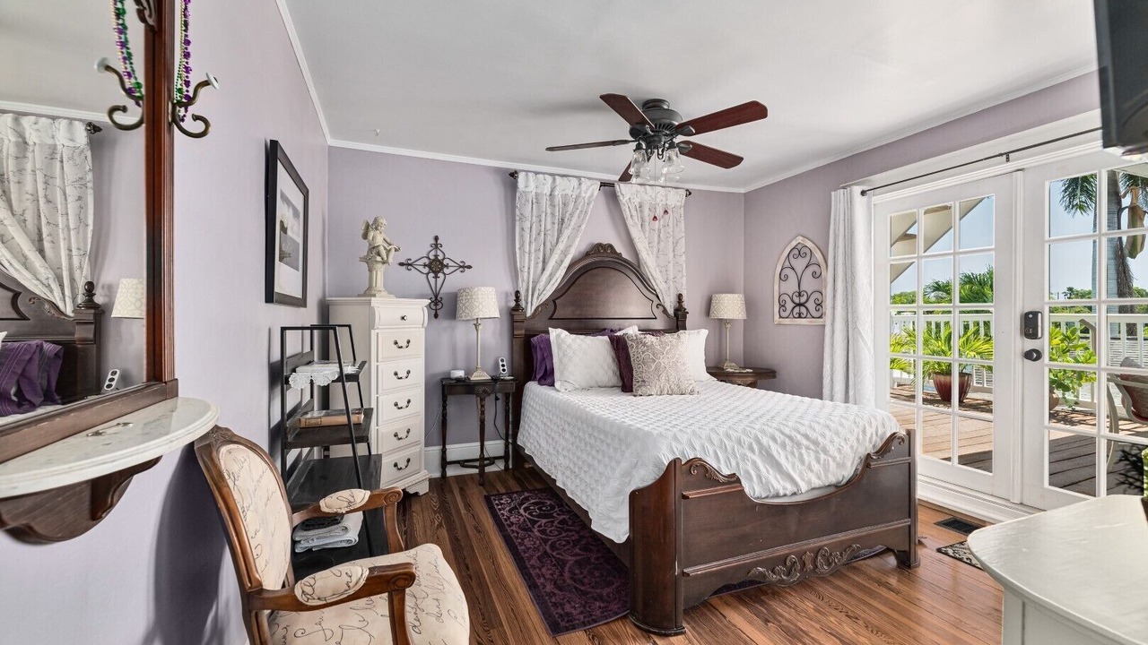 Photo of Bedroom in Historic Downtown Melbourne