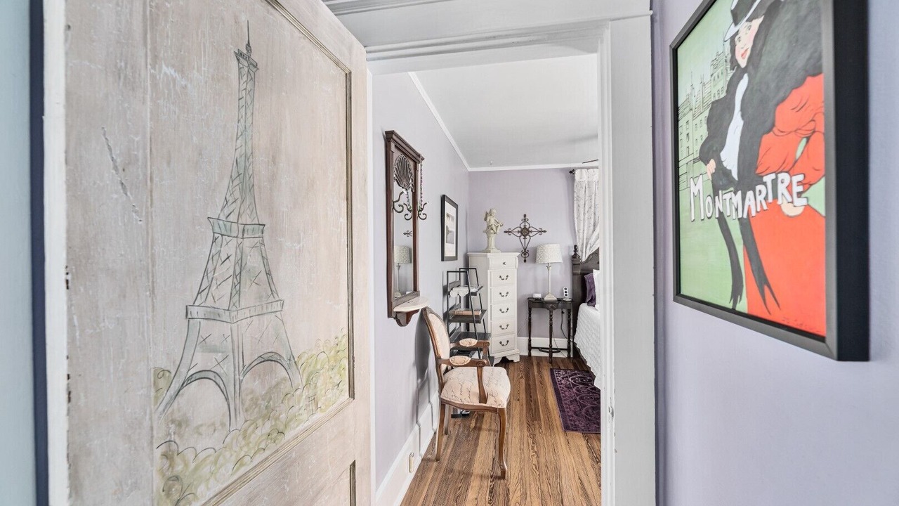 Photo of Bedroom in Historic Downtown Melbourne