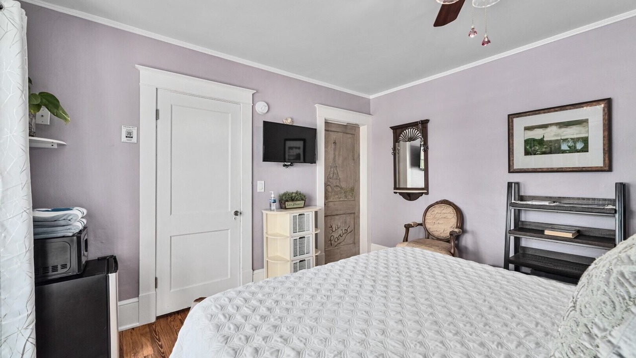 Photo of Bedroom in Historic Downtown Melbourne