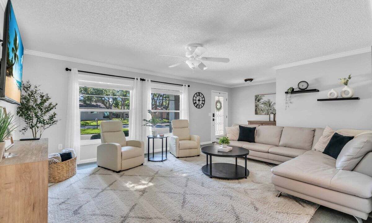 Photo of Livingroom in Sarasota Springs
