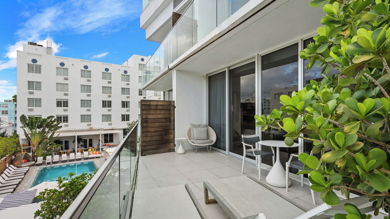 Photo of Patio Balcony in Flamingo/Lummus