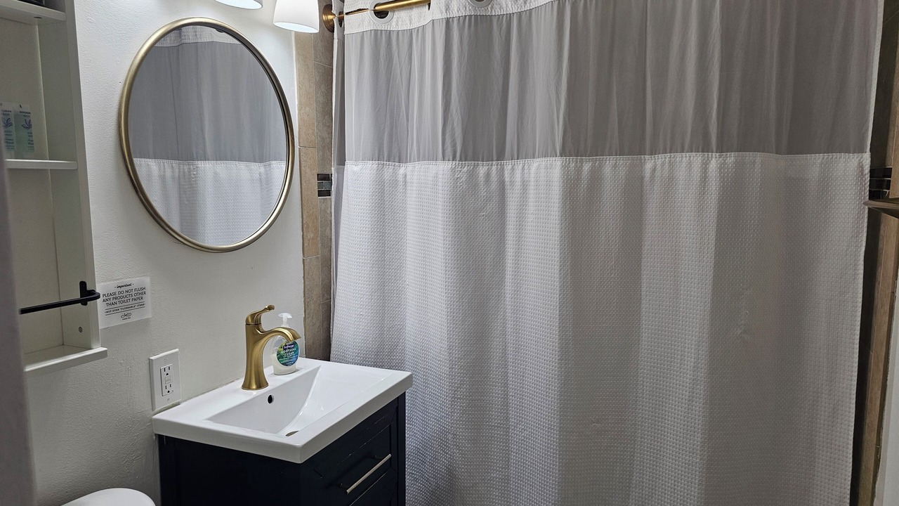 Photo of Bathroom in Poiciana Park II