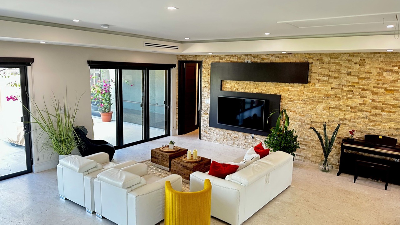 Photo of Livingroom in Oakes Estates