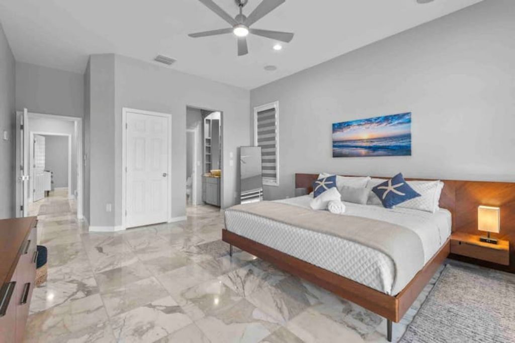Photo of Bedroom in Yacht Club