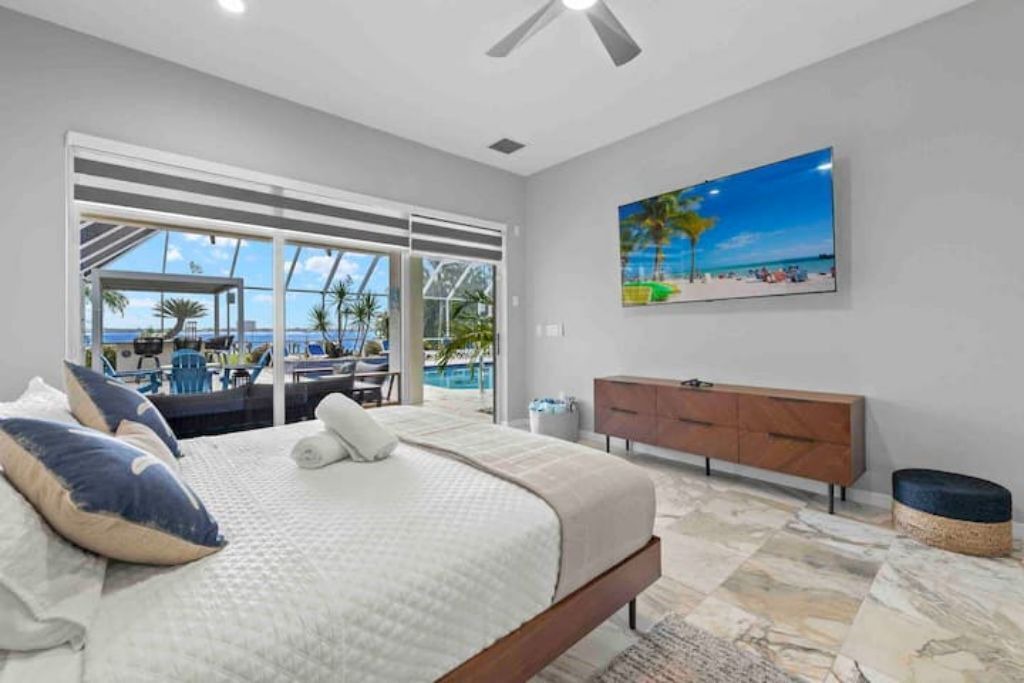 Photo of Bedroom in Yacht Club