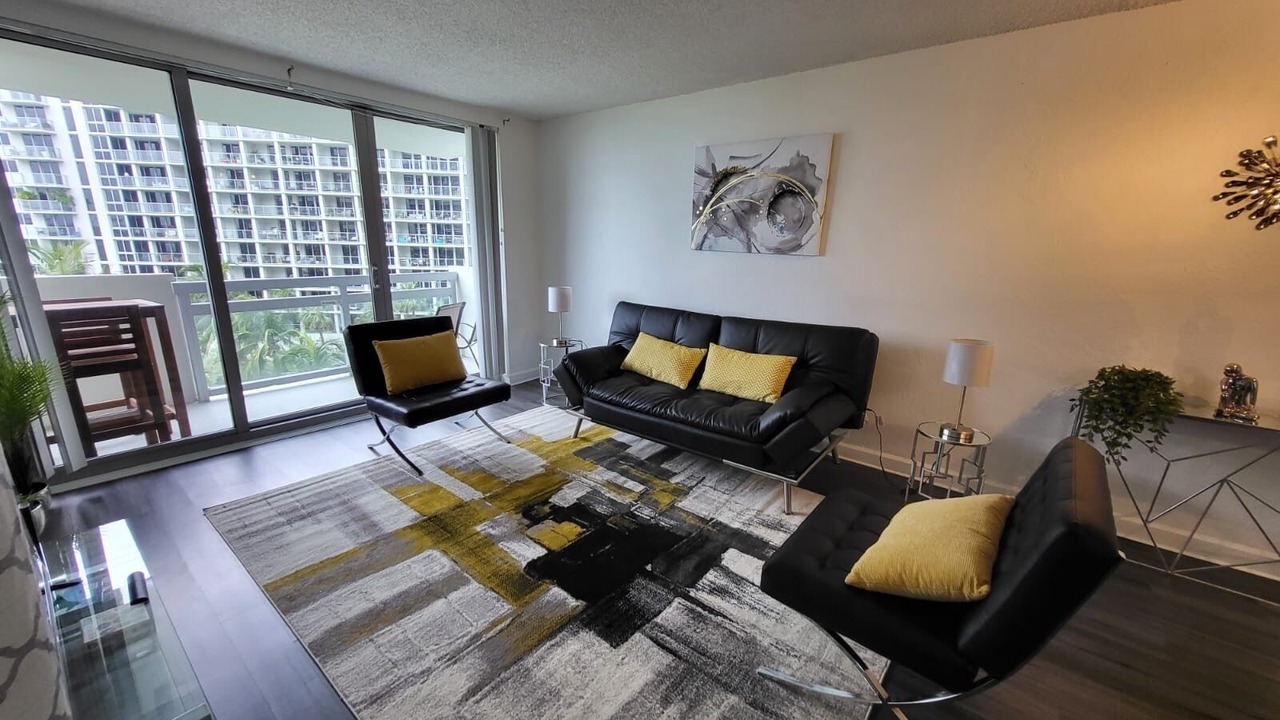 Photo of Livingroom in West Avenue