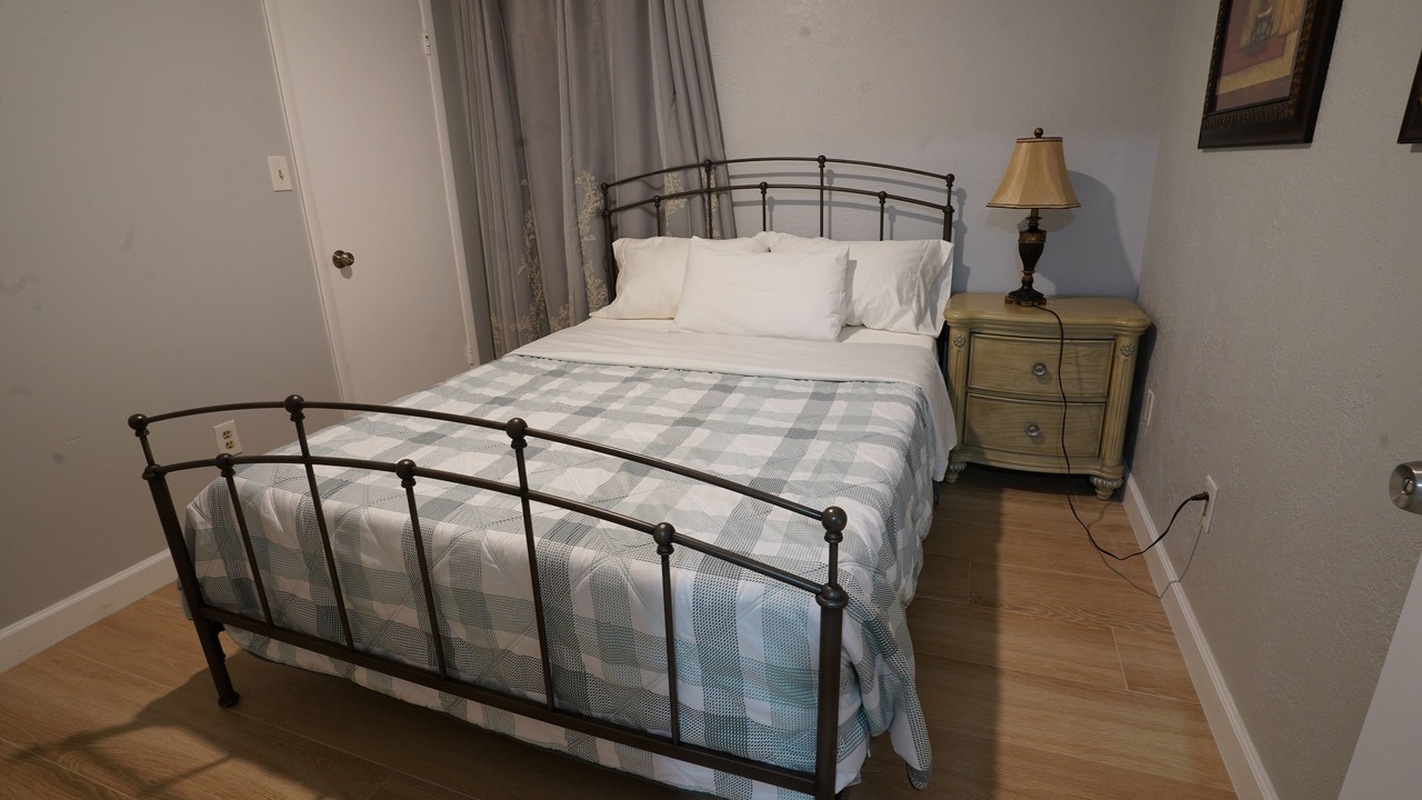 Photo of Bedroom in Lakeview Village