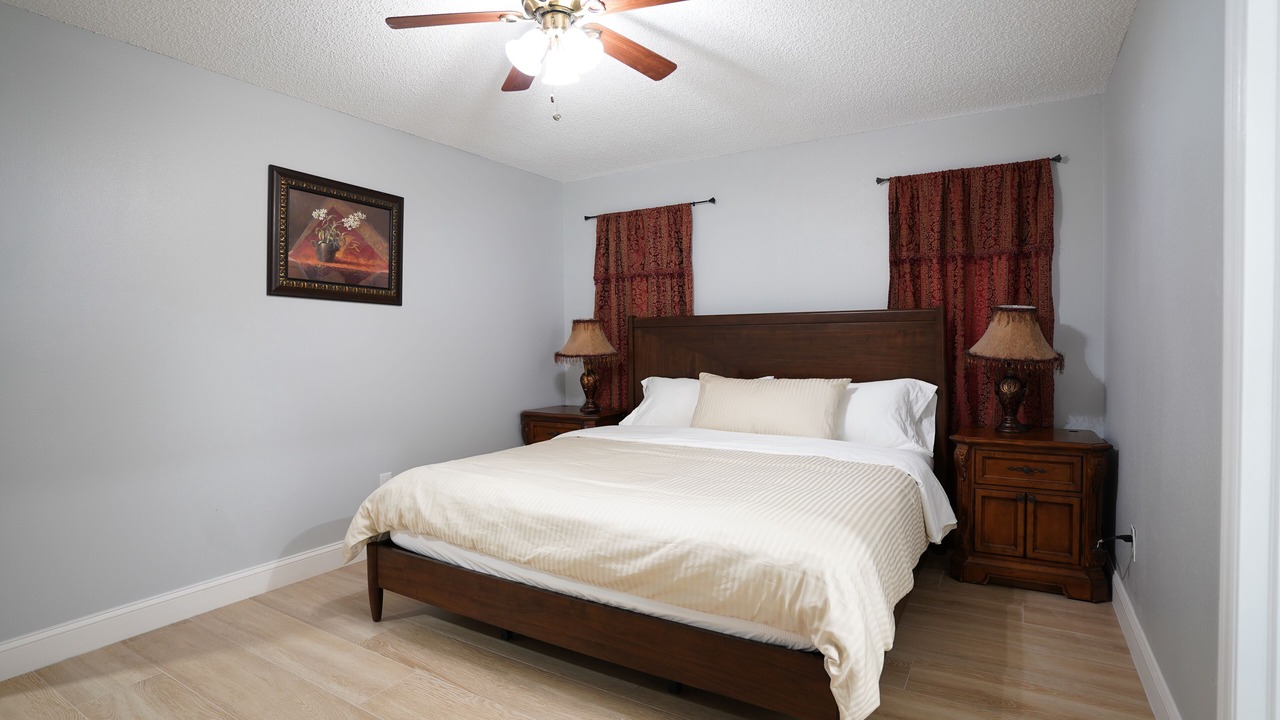 Photo of Bedroom in Lakeview Village