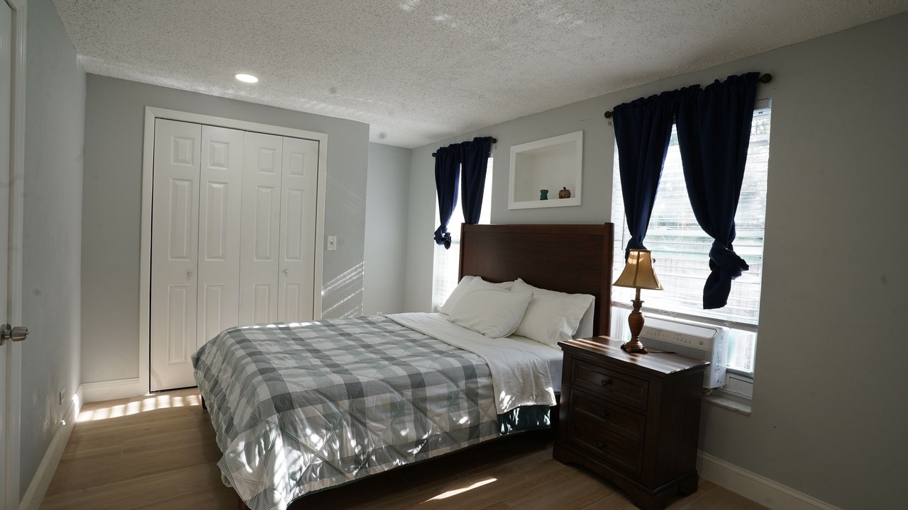 Photo of Bedroom in Lakeview Village