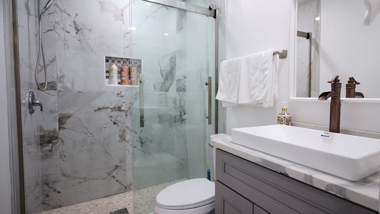 Photo of Bathroom in Lakeview Village