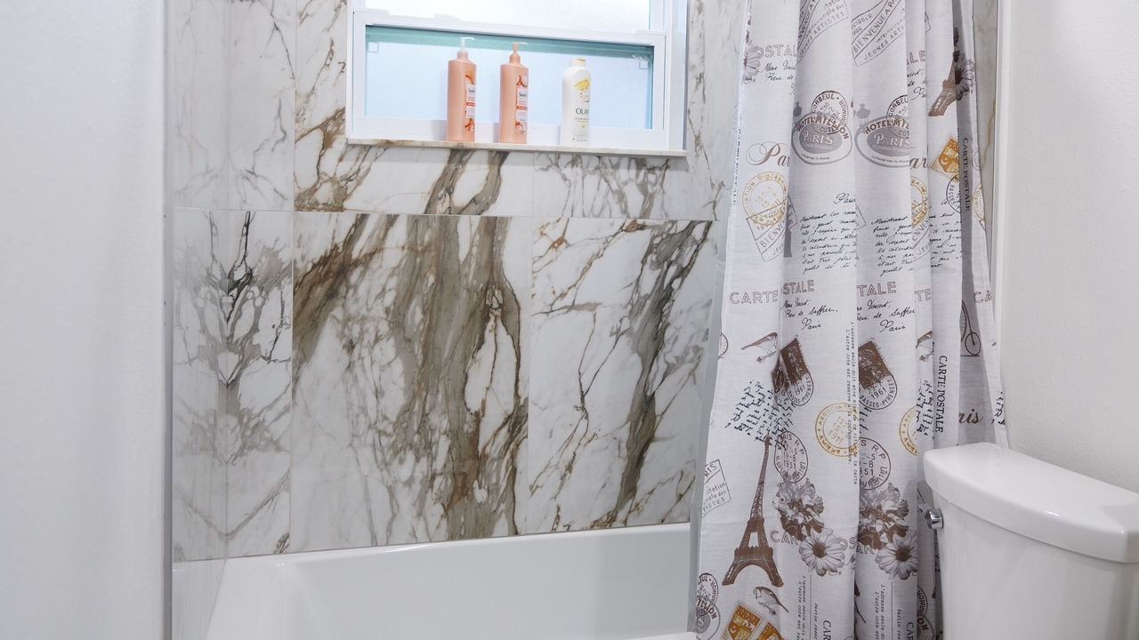 Photo of Bathroom in Lakeview Village