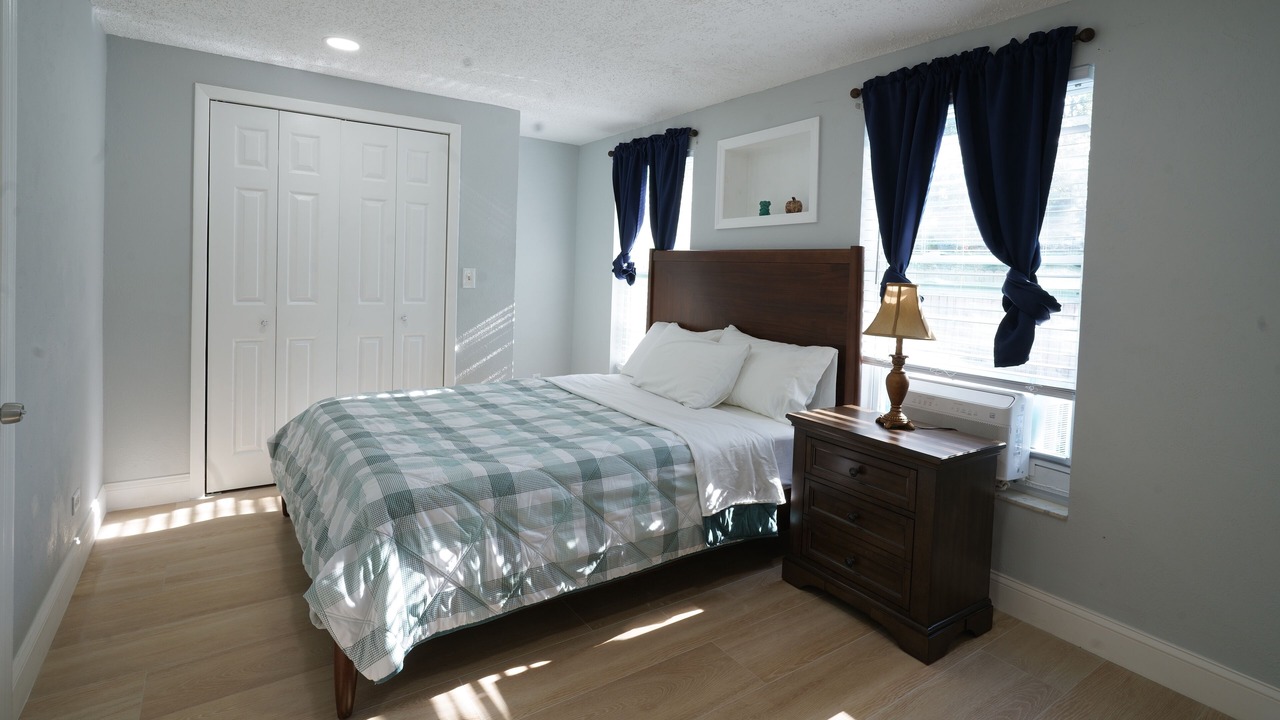 Photo of Bedroom in Lakeview Village