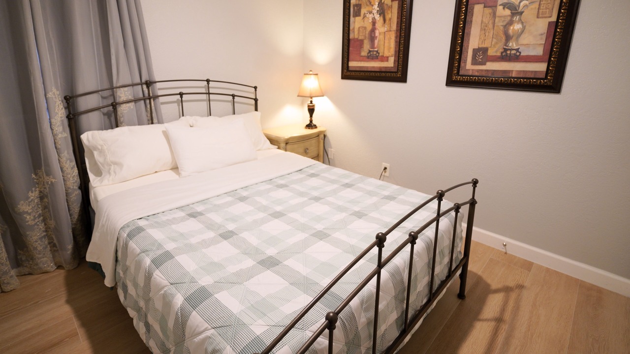 Photo of Bedroom in Lakeview Village