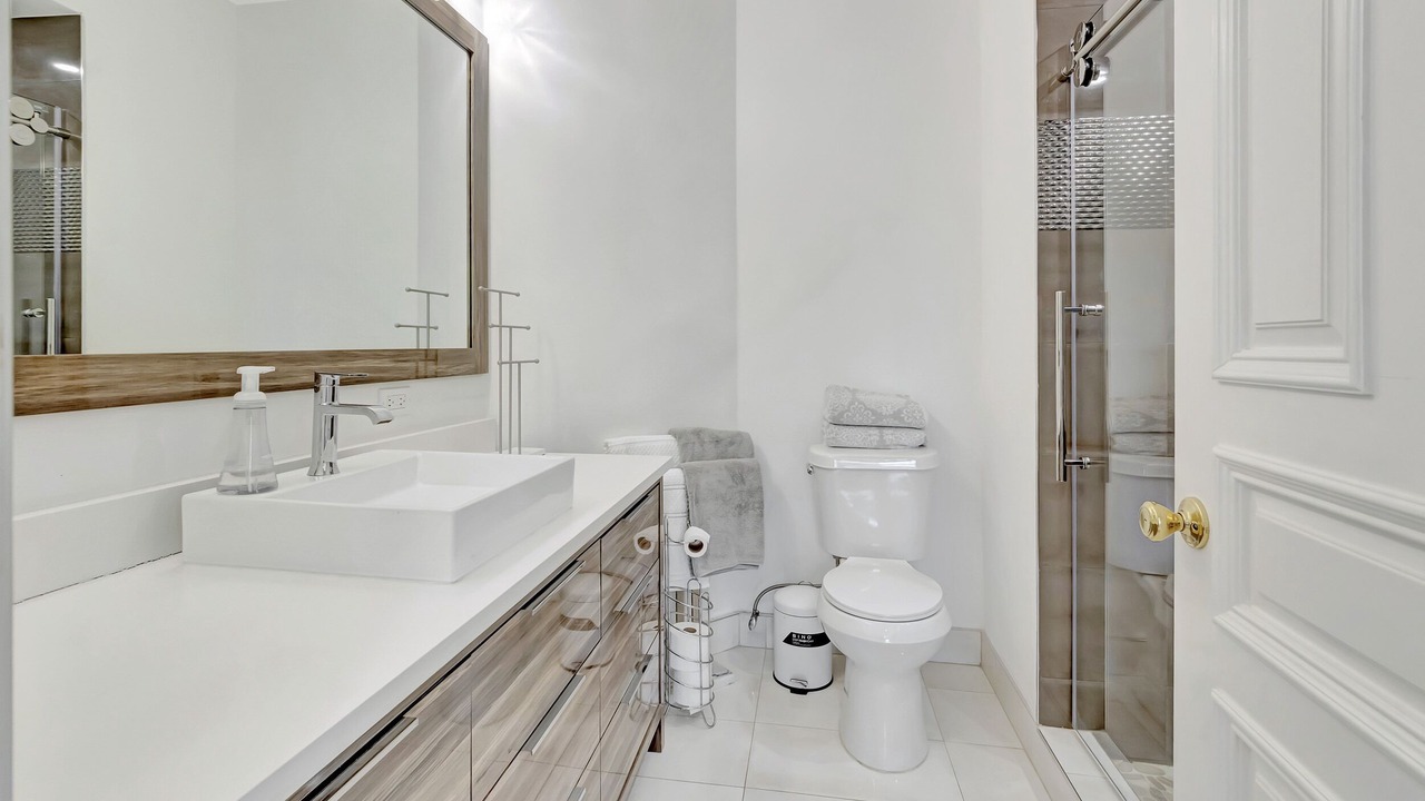 Photo of Bathroom in Tropic Isle
