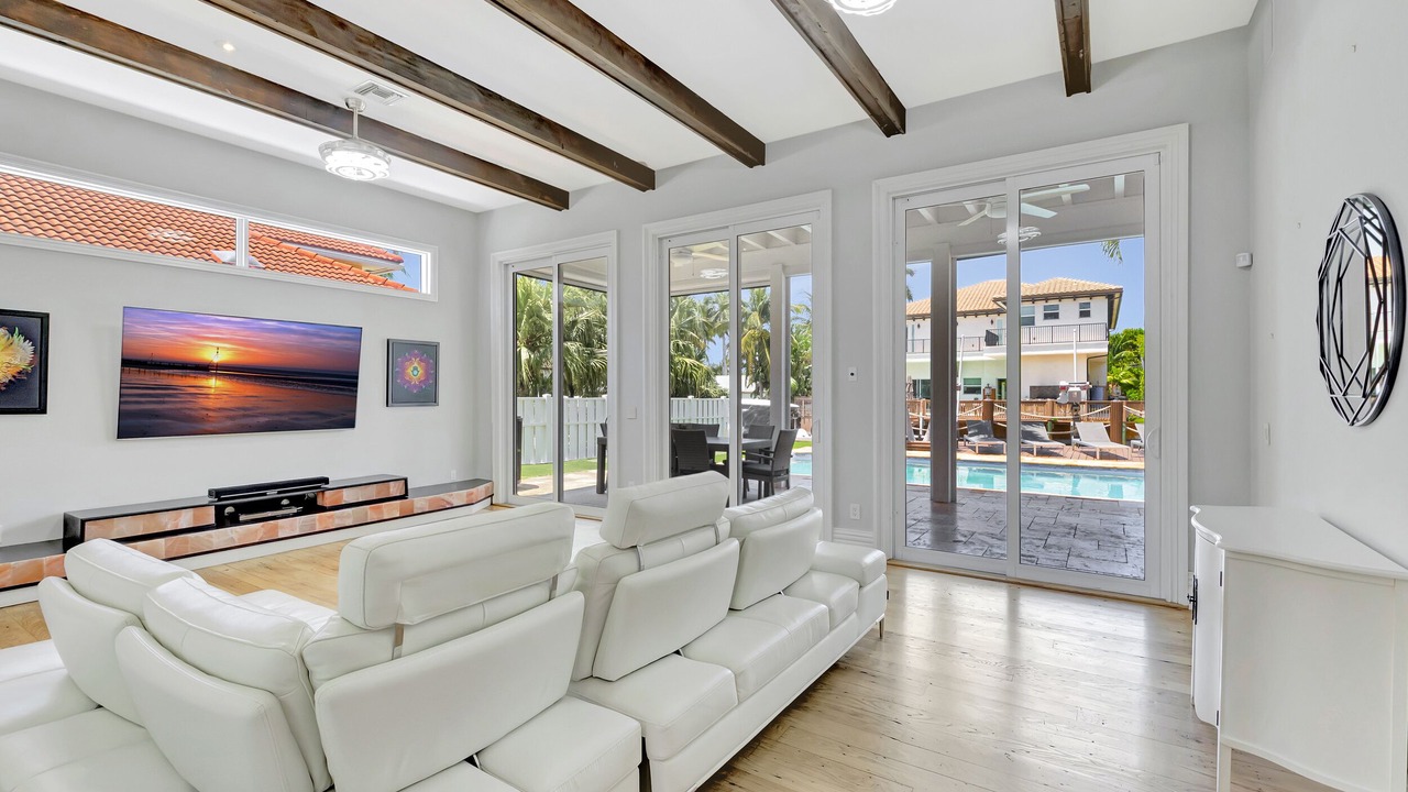 Photo of Livingroom in Tropic Isle