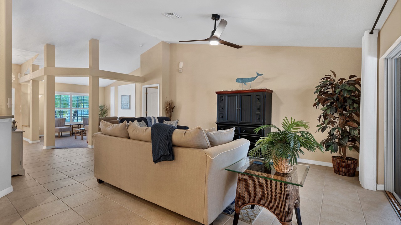Photo of Livingroom in South Gulf Cove