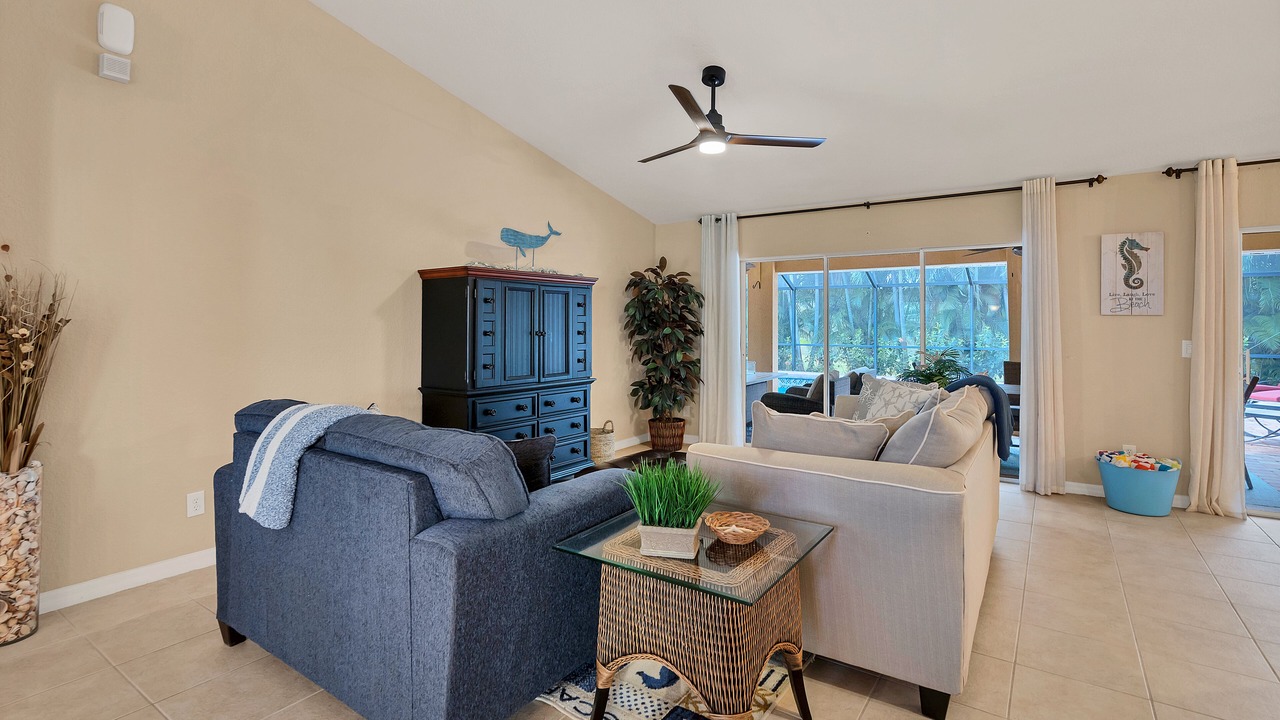 Photo of Livingroom in South Gulf Cove