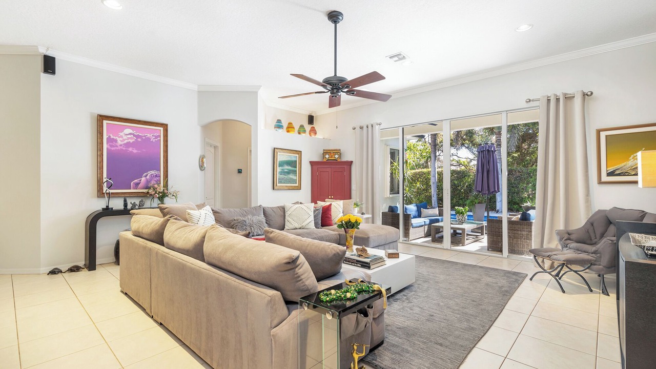 Photo of Livingroom in Lake Ida Shores