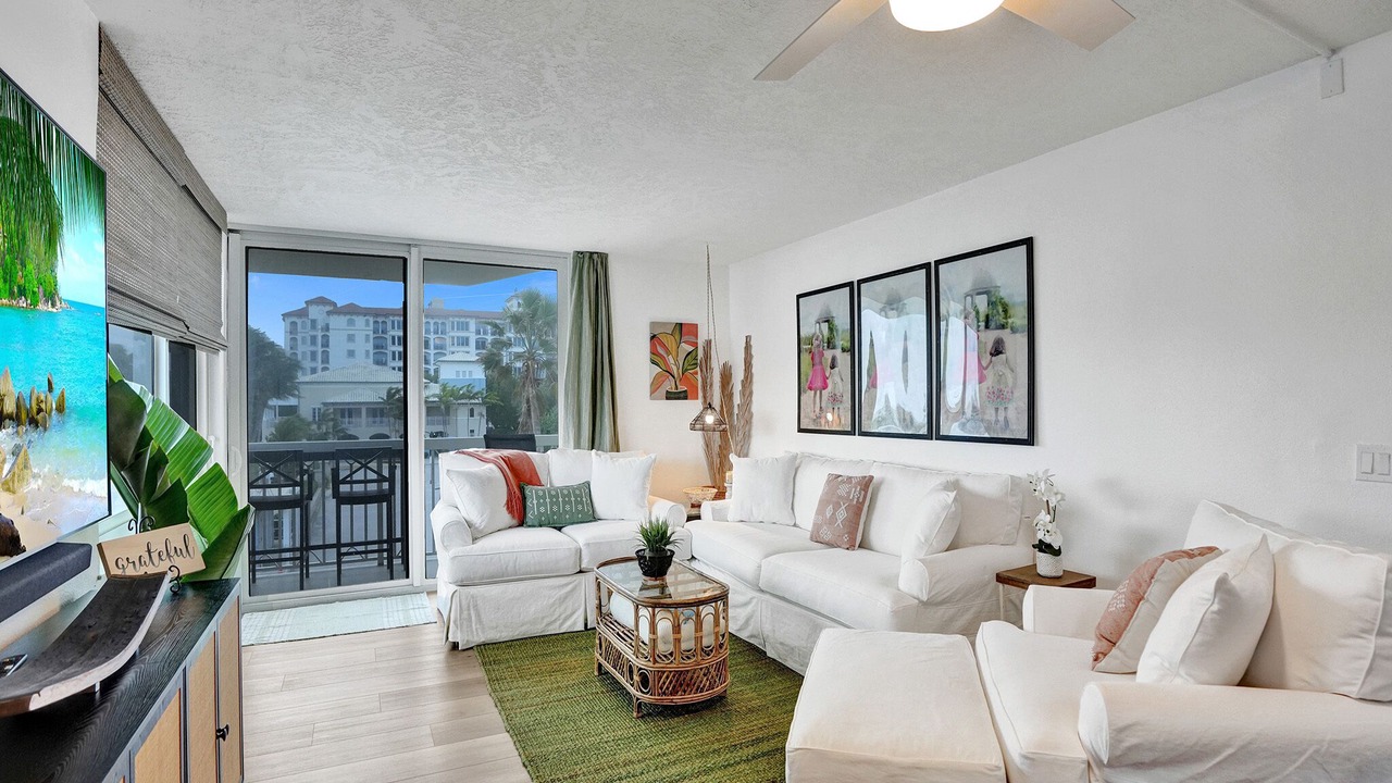 Photo of Livingroom in Palm Beach Shores