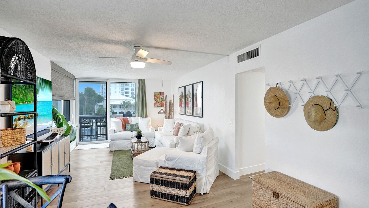 Photo of Livingroom in Palm Beach Shores