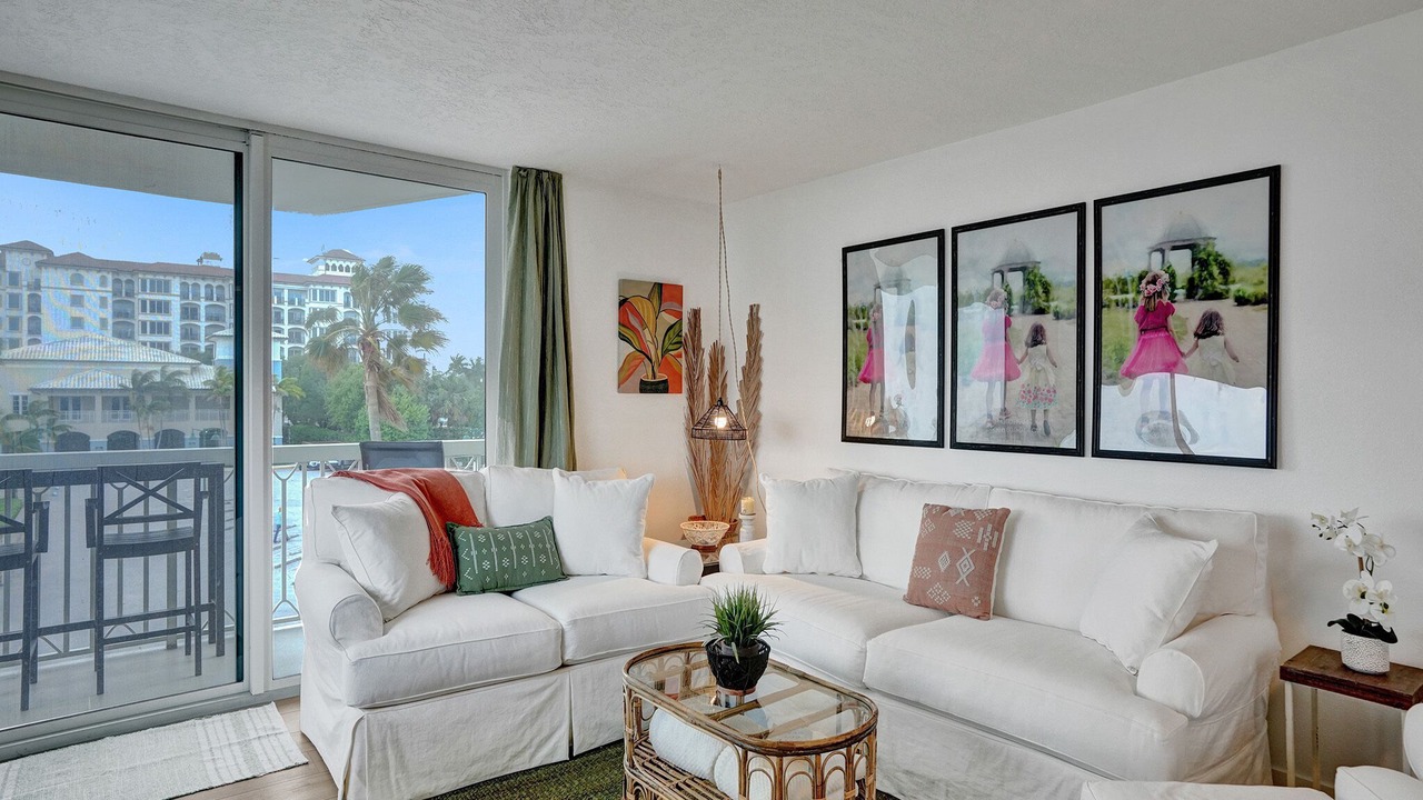 Photo of Livingroom in Palm Beach Shores