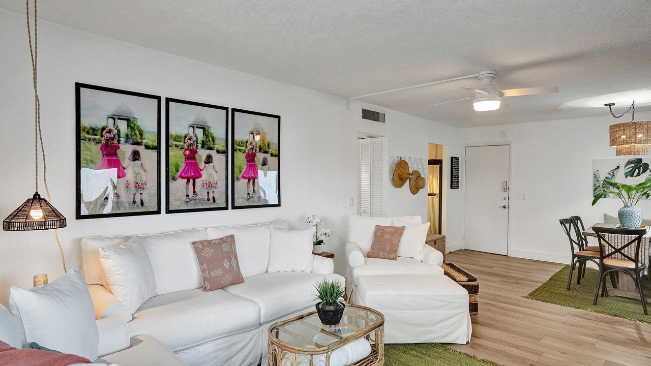 Photo of Livingroom in Palm Beach Shores