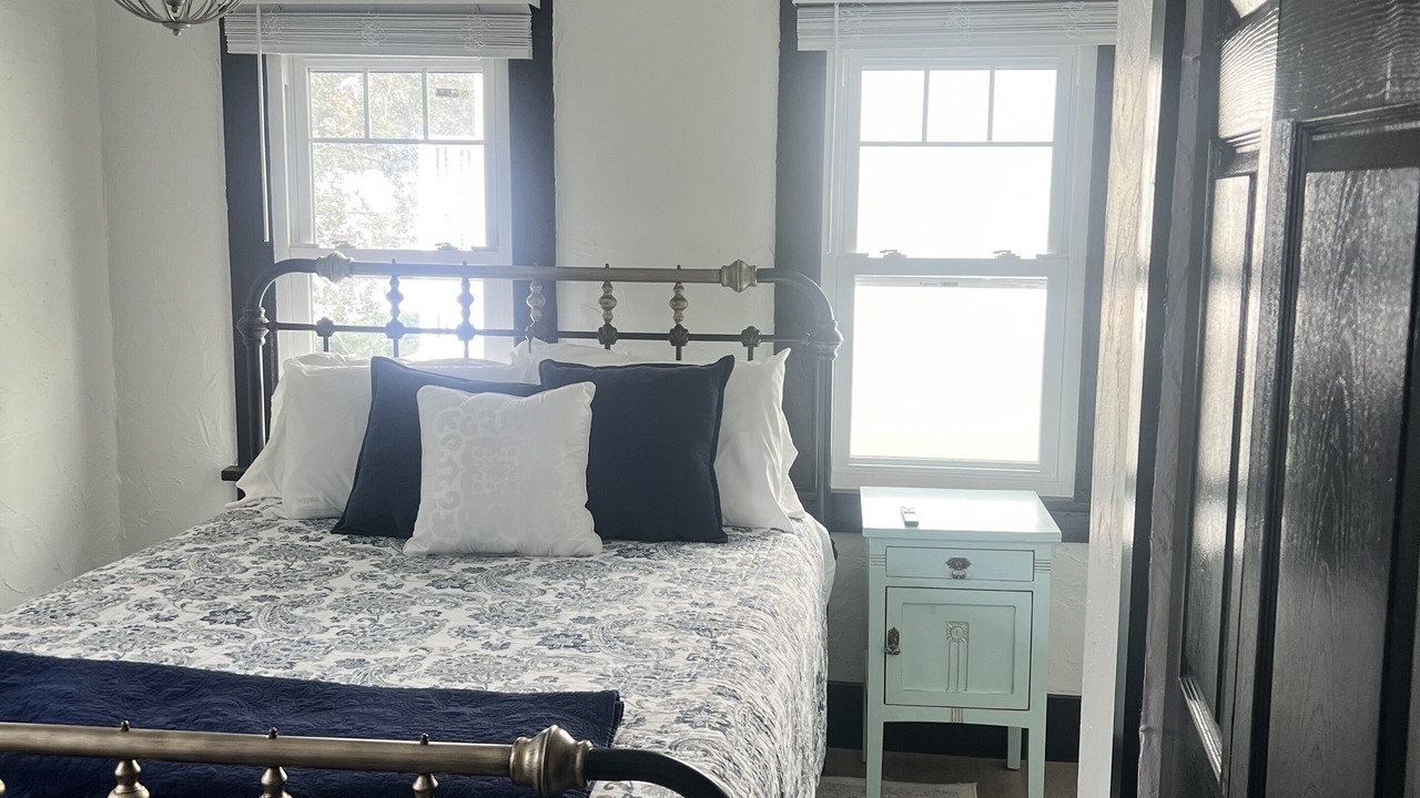 Photo of Bedroom in Historic Downtown Melbourne