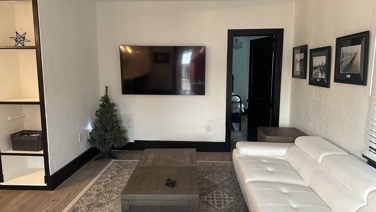 Photo of Livingroom in Historic Downtown Melbourne