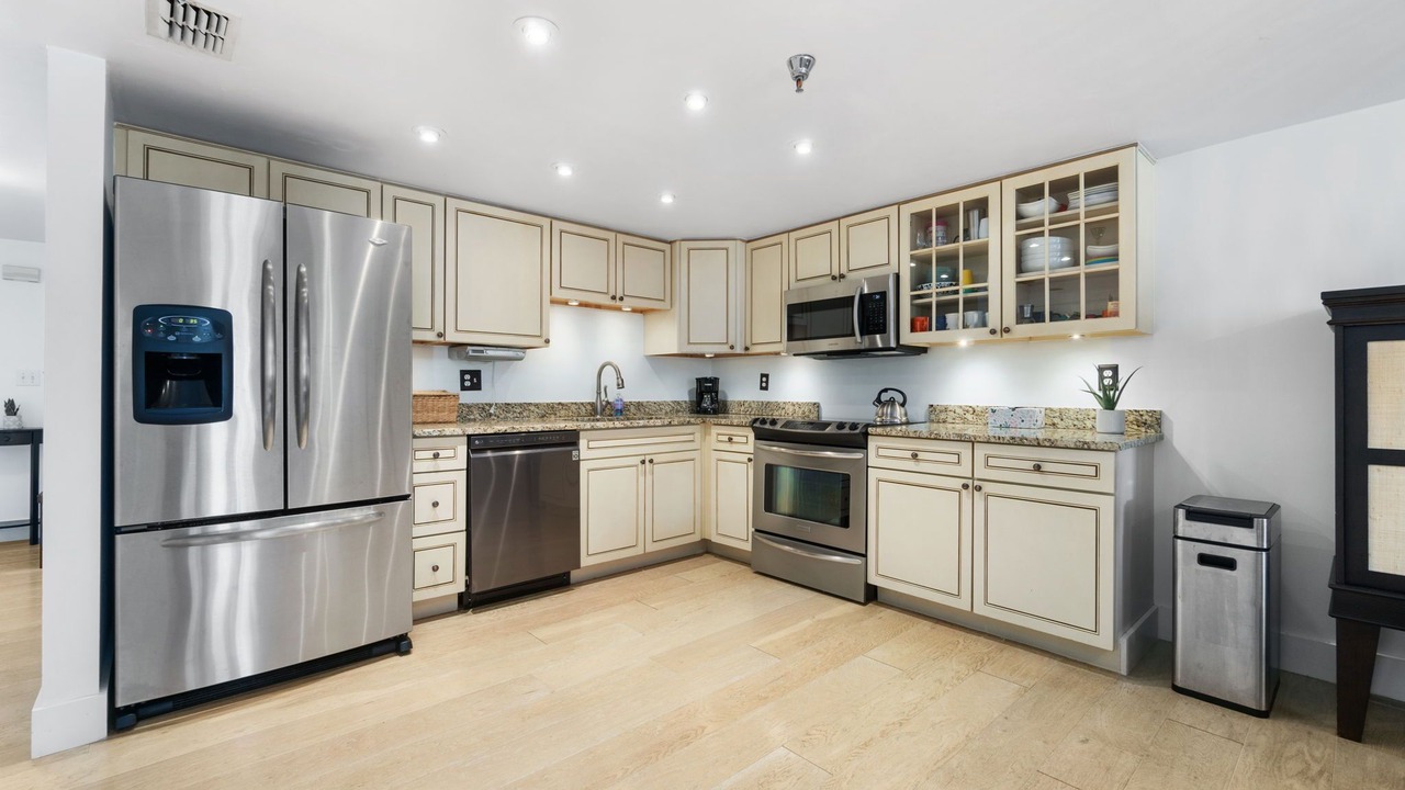 Photo of Kitchen in Royal Harbor