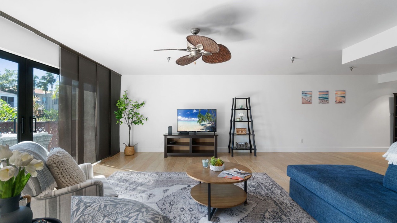Photo of Livingroom in Royal Harbor